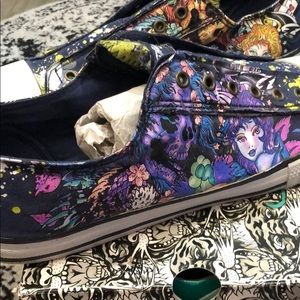 Ed Hardy Mens Slip on!